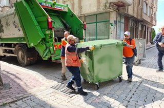 Gemlik’te Çöp Konteynerleri Yenileniyor